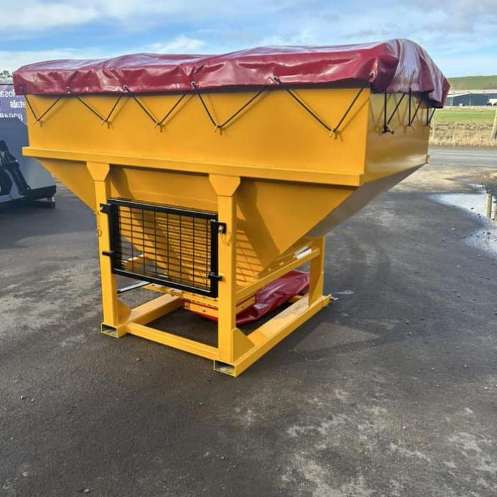 Hopper for fertiliser spreader