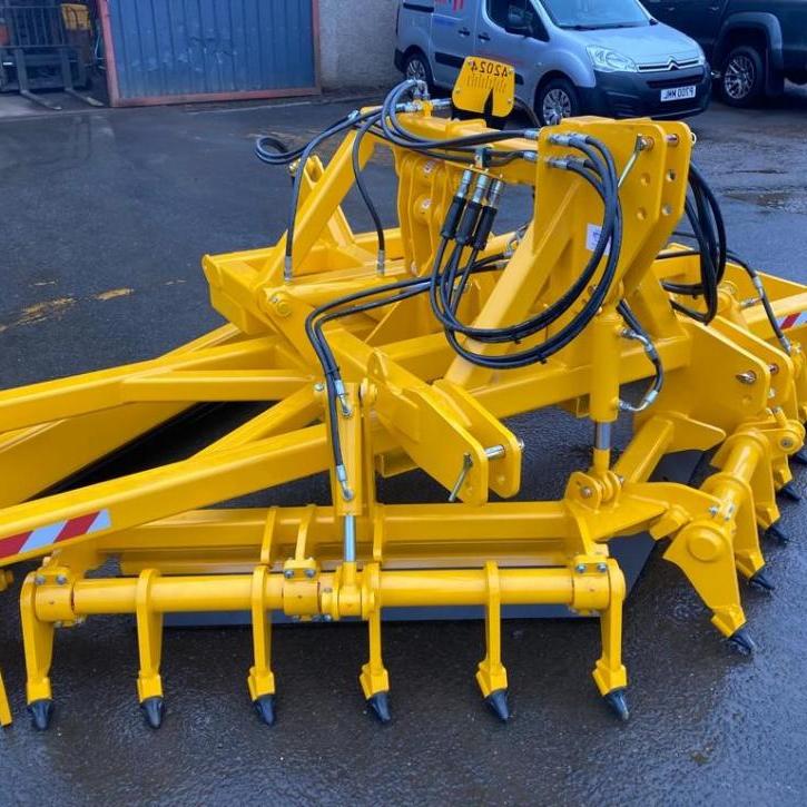 Gravel Road Grader - 3m, bolt on Hardox, ripper teeth, tilting frame and hydraulic operation on front and rear levelling beams